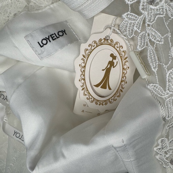 Loyeloy Women's Wedding Dresses V Neck Slit Lace. - Picture 12 of 15